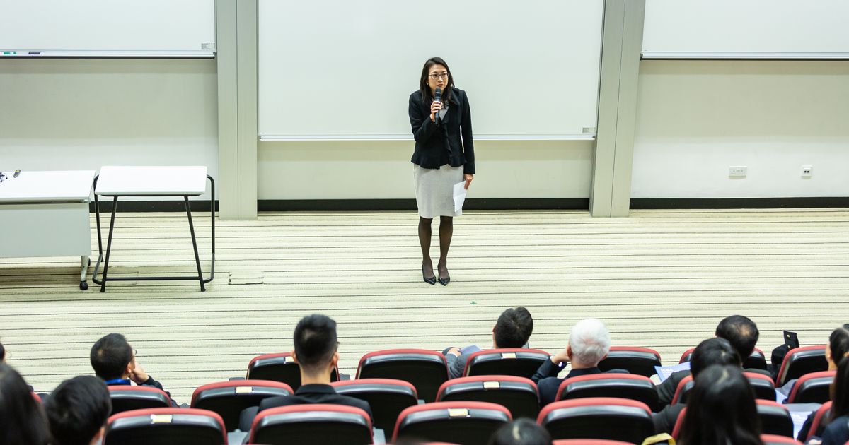 10 Presentation Ideas That Actually Hold Attention